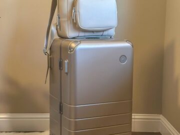 monos luggage review